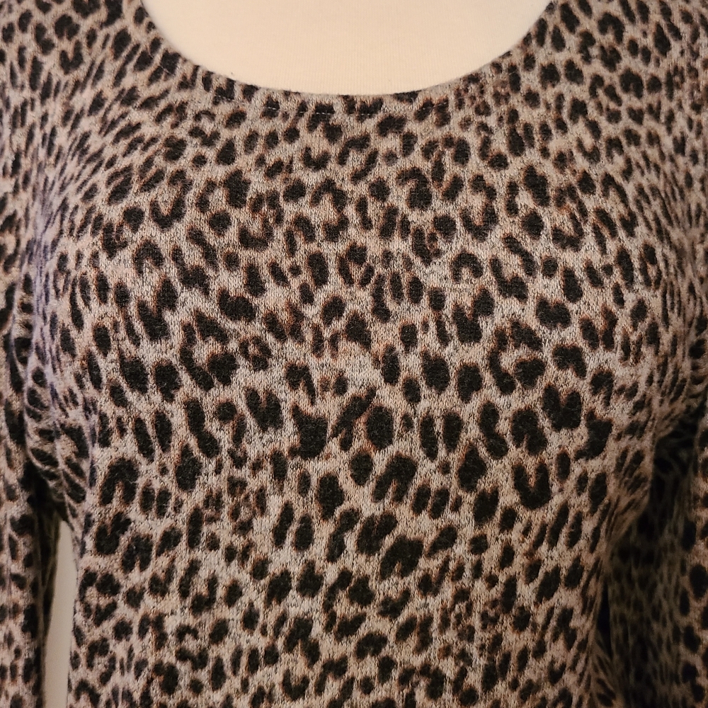 Love,fire leopard print size M long sleeve top - Picture 8 of 10